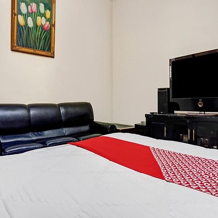 Oyo 90702 Wisma Tobana Kebayoran Mencil Екстер'єр фото