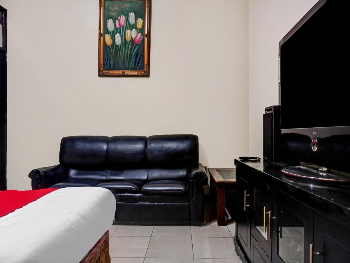 Oyo 90702 Wisma Tobana Kebayoran Mencil Екстер'єр фото