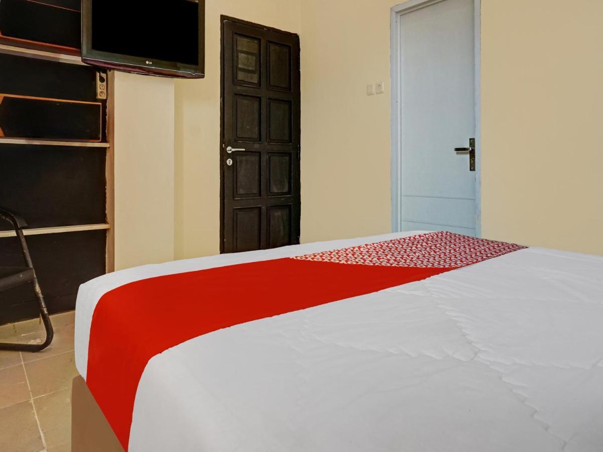 Oyo 90702 Wisma Tobana Kebayoran Mencil Екстер'єр фото