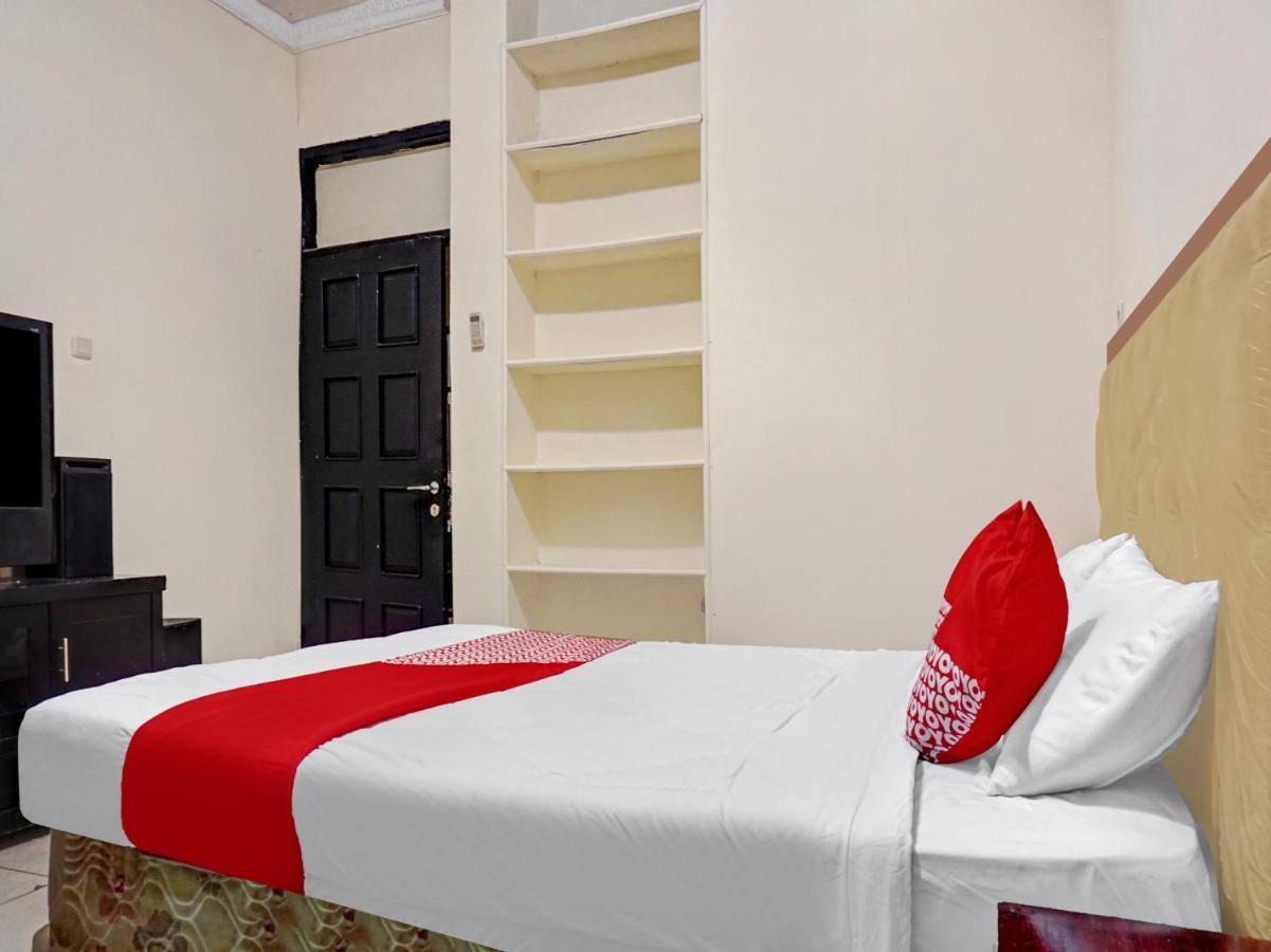 Oyo 90702 Wisma Tobana Kebayoran Mencil Екстер'єр фото